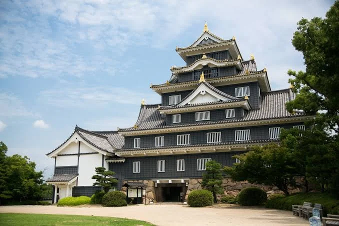 岡山城　徒歩23分