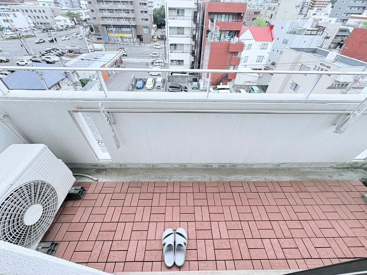洗濯竿・スリッパ備え付☆入居中洗濯もできるので、コインランドリーに行かなくても大丈夫☆☆