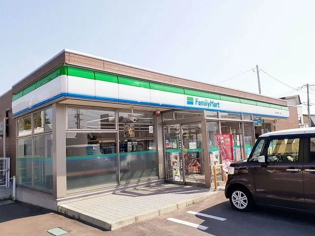 ファミリーマート八重田２丁目店まで230m