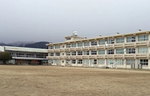 福島市立笹谷小学校まで2000m