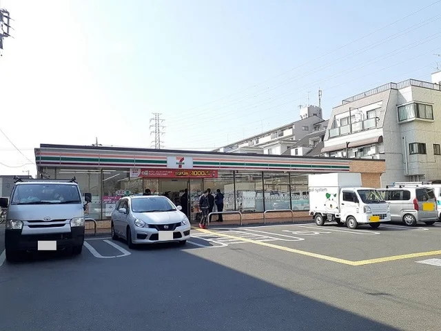 セブン　さいたま文蔵3丁目店まで240m
