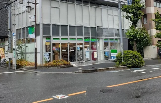 ファミマ　南浦和駅西口店まで900m