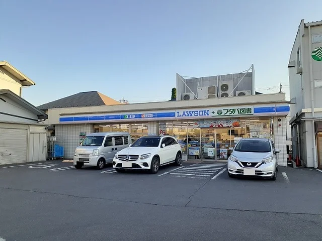 ローソン　フタバ図書GIGA店まで900m