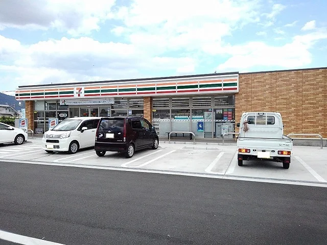 セブンイレブン蓬沢バイパス店まで350m
