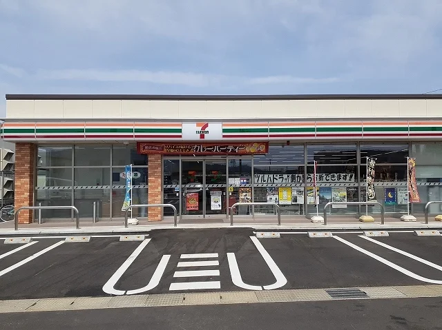 セブンイレブン小千谷旭町店まで590m