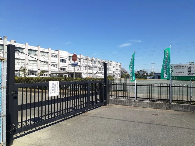 一宮市立　赤見小学校まで717m