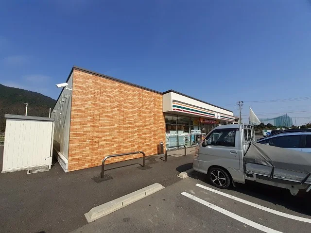 セブンイレブン桑名多度１丁目店まで600m