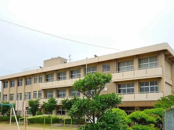岡山市立箕島小学校まで1200m