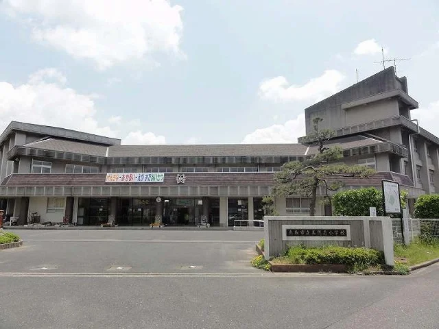 美保南小学校まで1100m