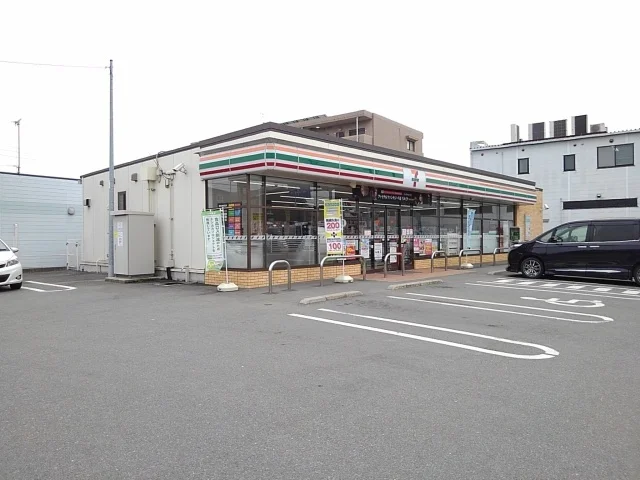 セブンイレブン久留米合川大橋店まで590m