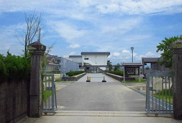 芙蓉小学校まで900m