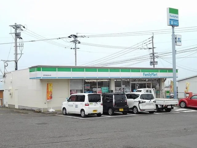 ファミリーマート愛野展望台店まで1200m