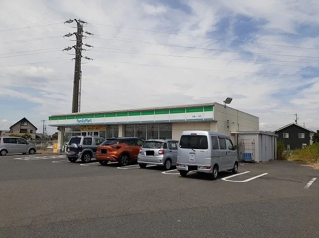 ファミリーマート鈴鹿一ノ宮店まで700m