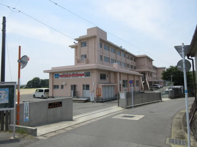 駛馬小学校まで1580m