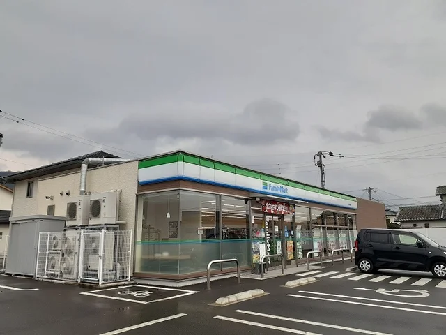 ファミリーマート　鏡店まで450m