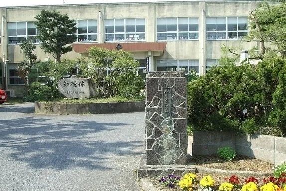 弓ヶ浜小学校まで1000m