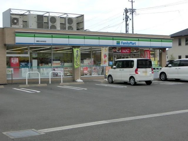 ファミリーマート静岡大岩2丁目まで500m