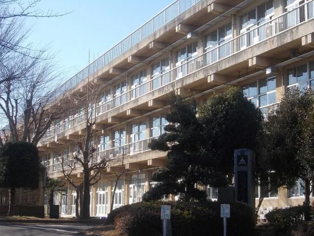 右籾小学校まで1300m