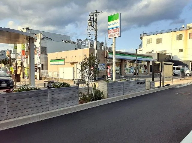 ファミリーマート清水草薙駅前店まで300m