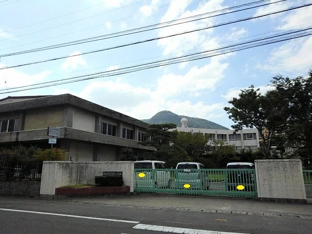 坂出市立府中小学校まで700m