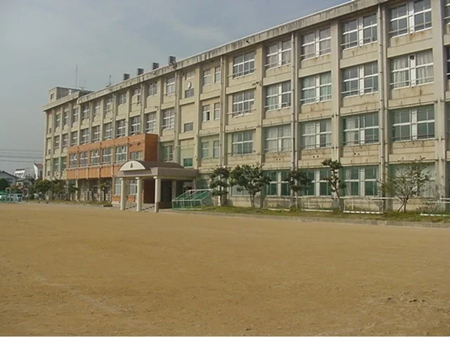 連島中学校まで110m