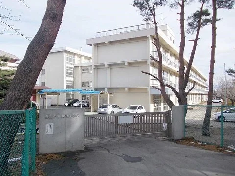 大槻中学校まで1000m