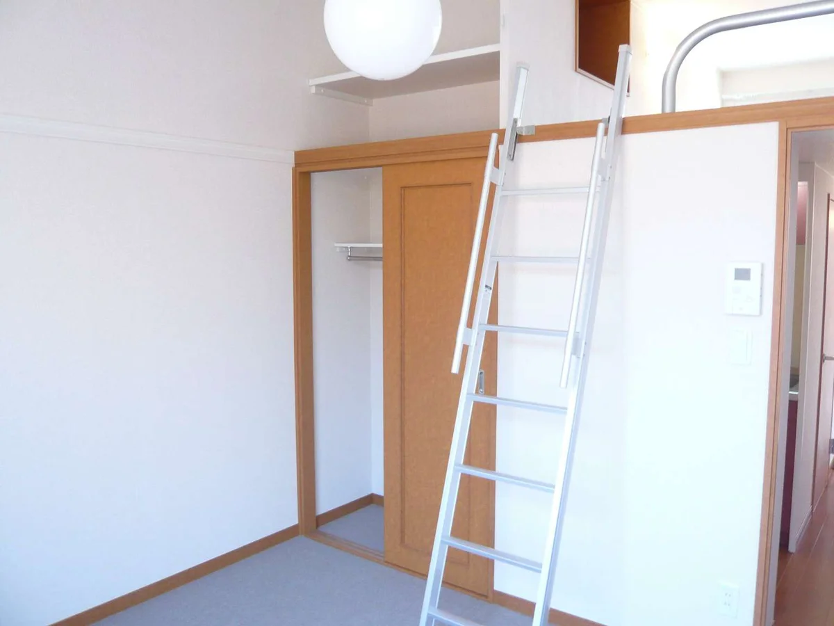 2階の部屋はカーペットの仕様です。