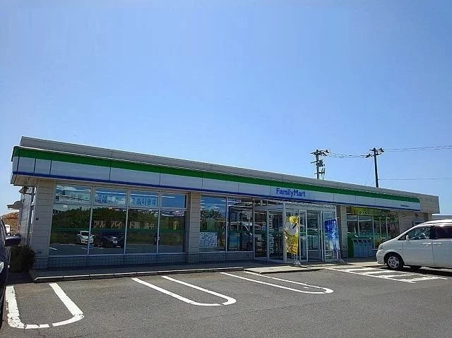 ファミリーマート 御所野湯本店まで600m