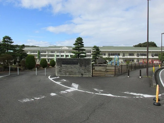 烏山小学校まで650m