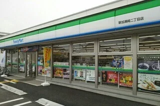 ファミリーマート草加瀬崎二丁目まで750m