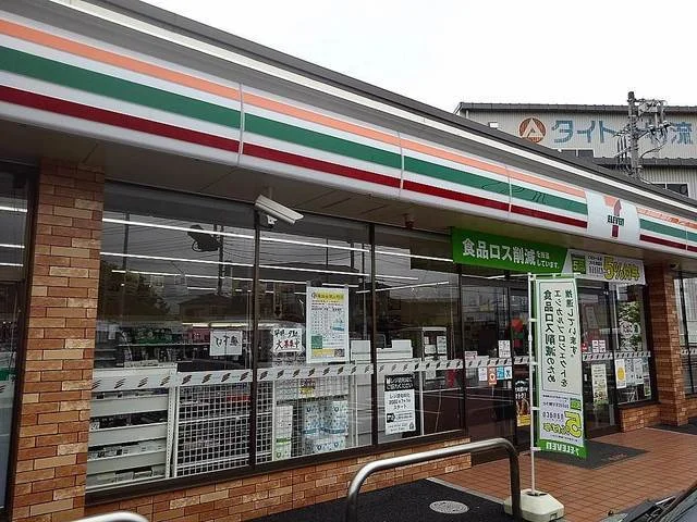 セブンイレブン草加八塚上町店まで260m