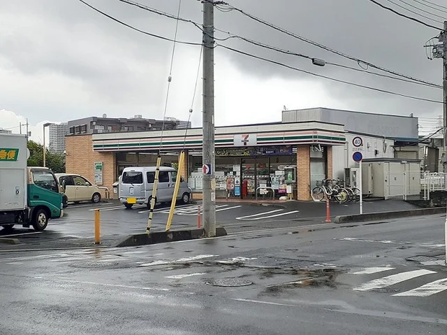 セブンイレブン浦和内谷4丁目店まで82m