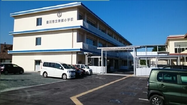 東部小学校まで2600m