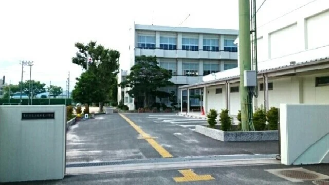 小坂井東小学校まで850m