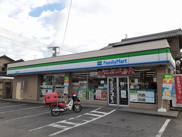 ファミリーマート東浦役場前店まで963m