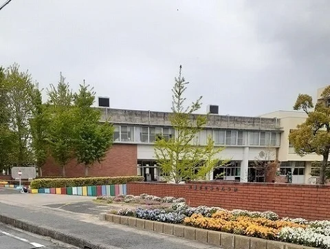 緑丘小学校まで850m