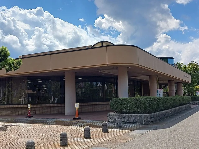 福井市立みどり図書館まで123m