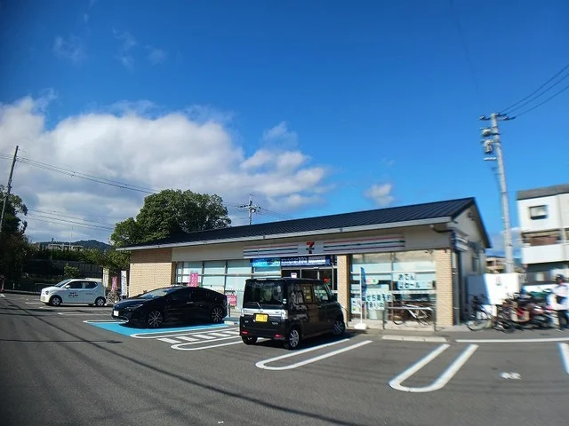 セブンイレブン京都桂上野西店まで550m
