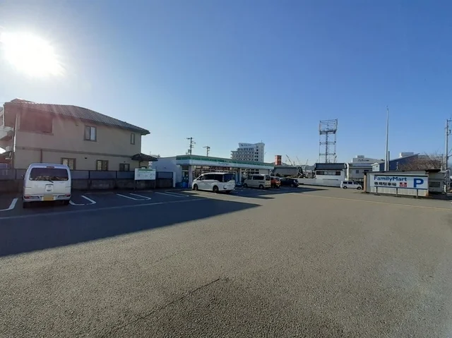 ファミリーマート高知仁井田店まで650m