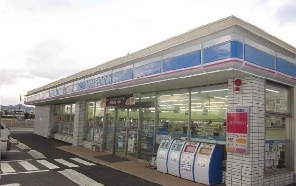 ローソン東出雲錦新町店まで230m
