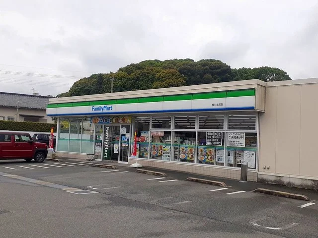 ファミリーマート桂川土居店まで130m