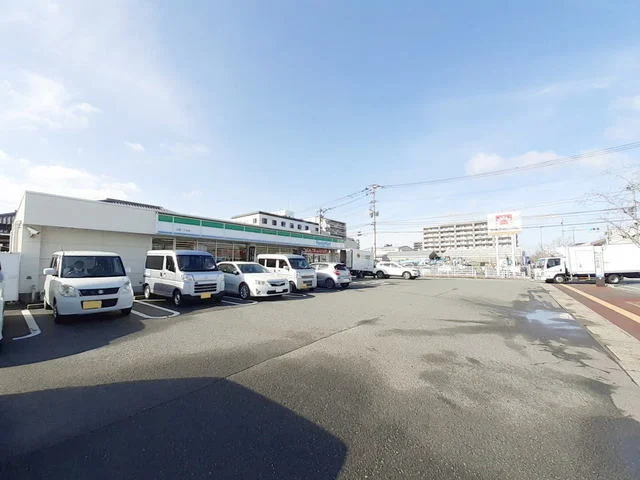 ファミリーマート松島１丁目店まで700m