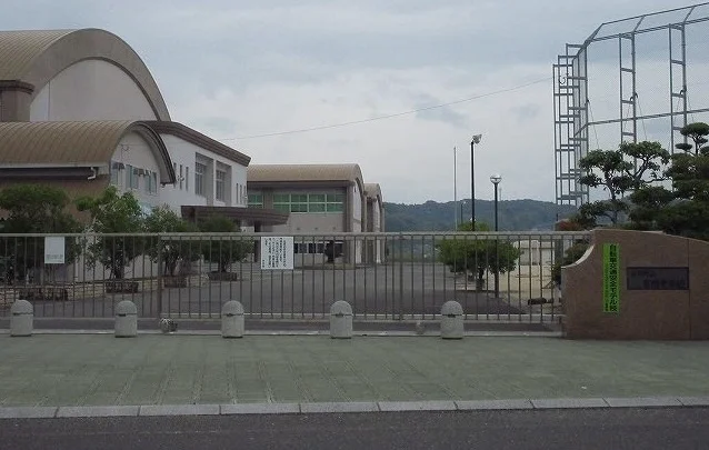 有明中学校まで730m