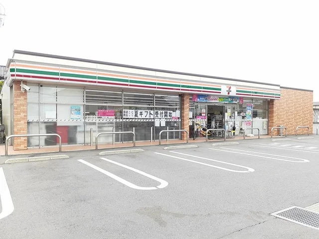 セブンイレブン水海道駅前店まで500m