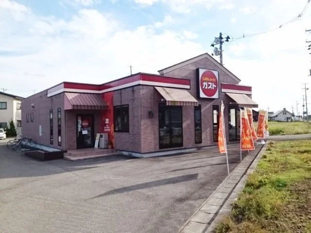 ガスト　角館店まで1200m