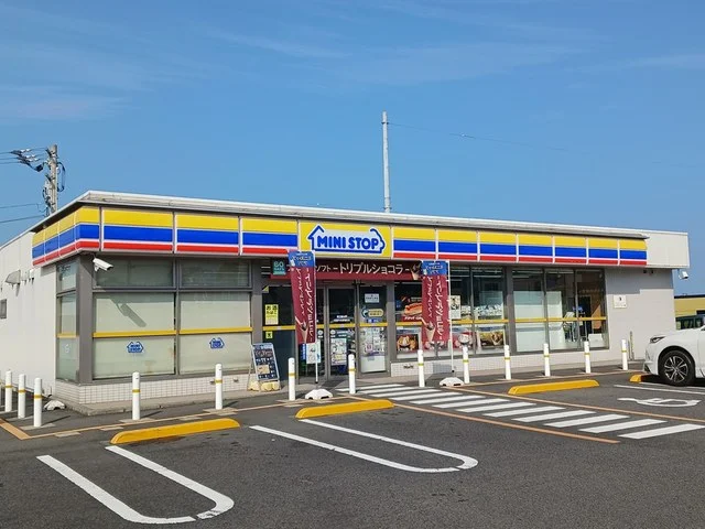 ミニストップ四国中央妻鳥店まで1572m