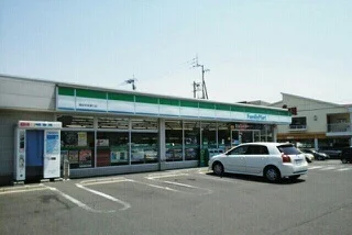 ファミリーマートさんまで1800m