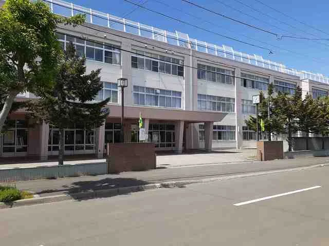 札幌市立厚別北中学校まで1300m