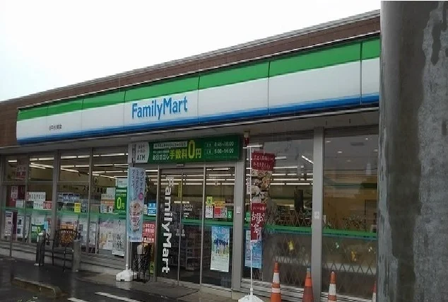 ファミリーマートまで650m