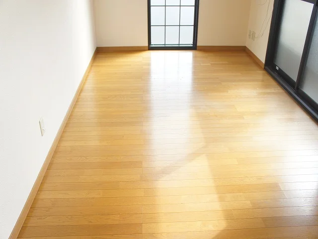 南西向きで明るい室内